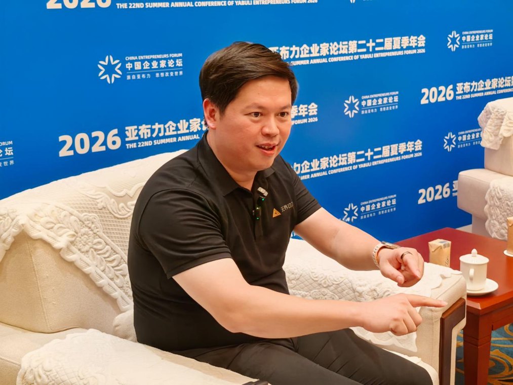 到场·2026亚布力论坛夏季年会|无界动力CEO张玉峰:具身智能从“能用”迈向“好用”,企业需靠真实落地构建造血能力